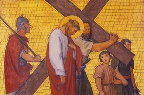 rappresentazione artistica di Simone di Cirene che porta la croce con Gesù