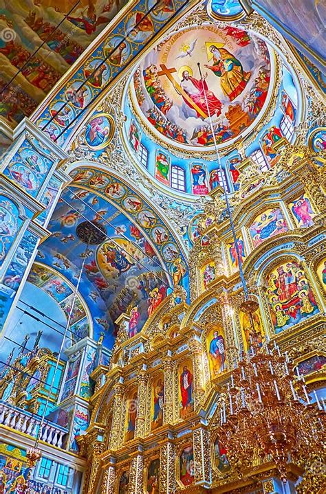 Interno affrescato della Cattedrale della Dormizione