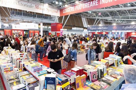 Foto della Prof.ssa Francesca Zappacosta al Salone del Libro di Torino