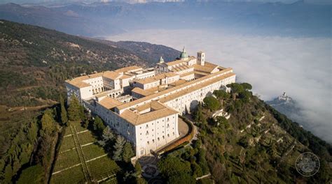 Foto aerea dell'Abbazia di Montecassino ricostruita