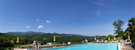 Agriturismo Ca' le Suore: vista esterna con piscina e giardini