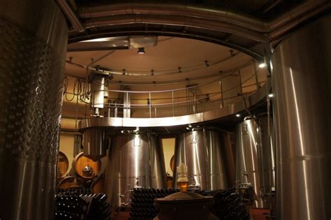 Interno della cantina circolare La Collina delle Fate