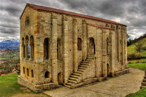 Palacio de Santa Maria del Naranco, un esempio di architettura preromanica