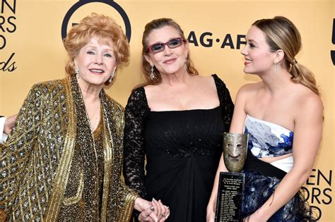 Ritratto di famiglia di Carrie Fisher, Debbie Reynolds e Billie Lourd nel 2011