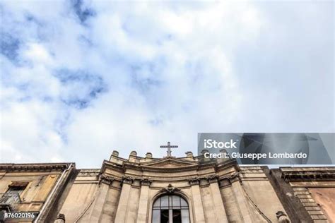 Foto della facciata della chiesa Santissimo Crocifisso dei Miracoli a Catania