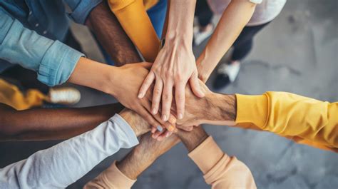 Foto di Giuseppe Saldutto con alcuni dei suoi collaboratori o persone menzionate