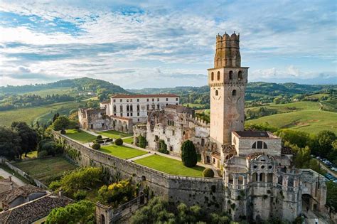Panoramica del borgo di Collalto e dei ruderi del castello