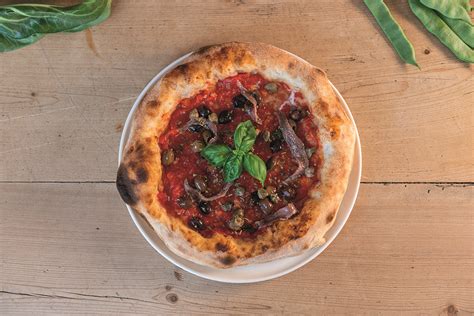 Acciughe, capperi e scalogno freschi