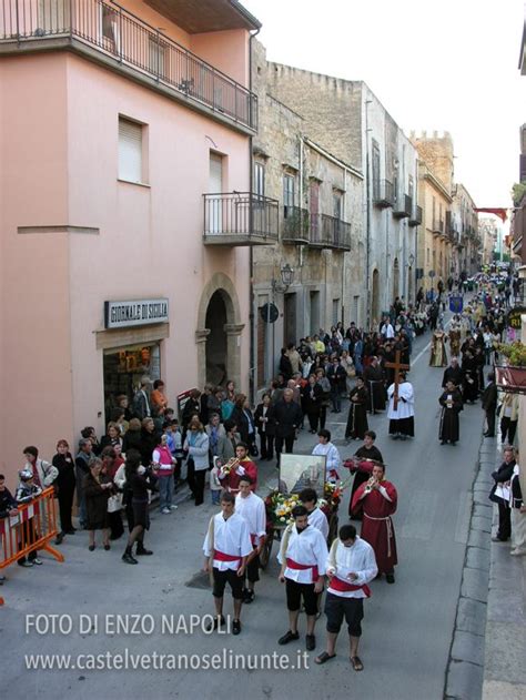 Foto della processione storica della Festa di Lu tri di maju a Canicattì