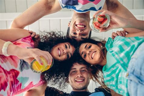 Foto di persone che si divertono con una fotobox