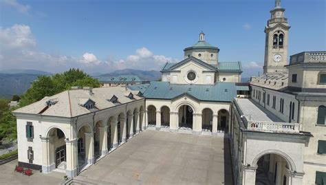 Veduta panoramica del Santuario della Madonna della Guardia con il paesaggio circostante