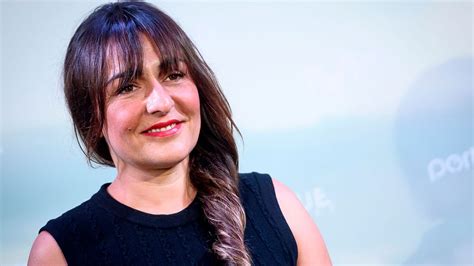Candela Peña in un momento drammatico della serie 