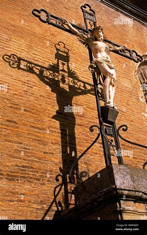 Illustrazione o scultura raffigurante la crocifissione di Policrate