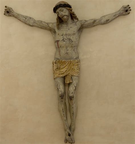 Dettaglio di un crocifisso ligneo del Trecento lucchese con particolare enfasi sulla sofferenza