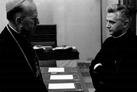 Immagine di Joseph Ratzinger giovane teologo durante il Concilio Vaticano II
