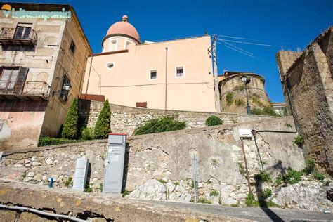 Veduta panoramica di Valle di Maddaloni con le chiese
