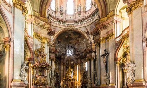 Disegno ricostruttivo o fotografia degli interni della Chiesa di San Pancrazio