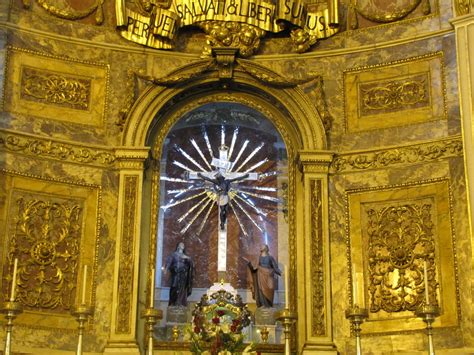 Altare del Santissimo Crocifisso nella chiesa parrocchiale di Santa Maria Maggiore