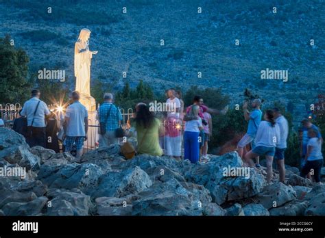 Una statua della Vergine Maria sulla collina di Podbrdo a Medjugorje