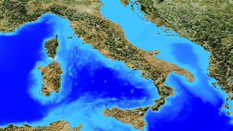 Mappa satellitare con nuvole e sistemi meteorologici