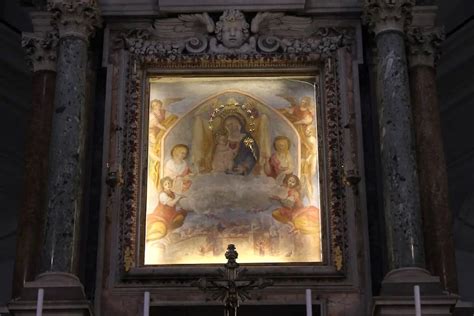 Facciata della Chiesa di Santa Maria di Costantinopoli con l'iscrizione