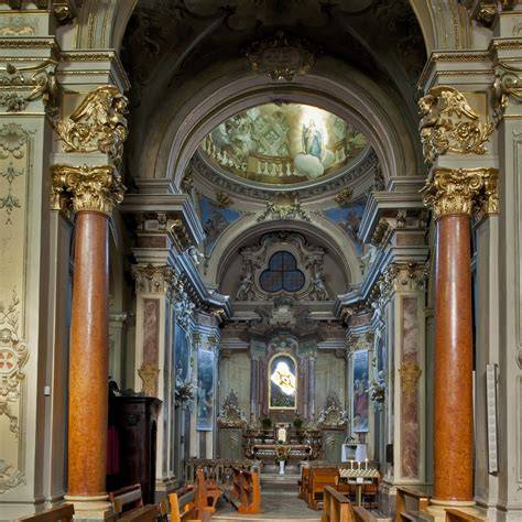 Interno della Parrocchiale dei SS Cosma e Damiano con opere d'arte