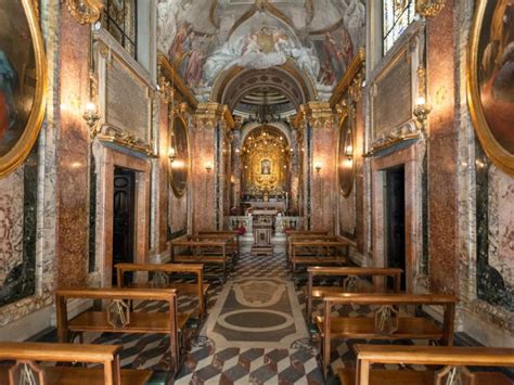 Interno della Chiesa di Santa Giustina a Calaone con opere d'arte