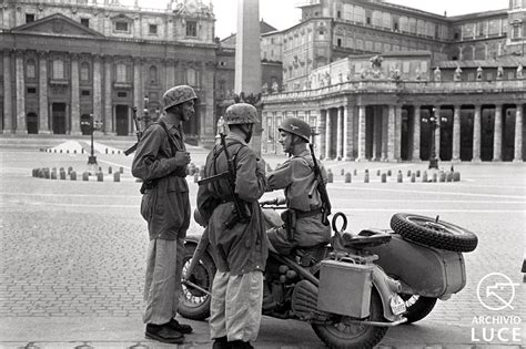 Piazza San Pietro con soldati tedeschi