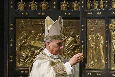 Papa Leone XIV chiude la Porta Santa con il gesto solenne