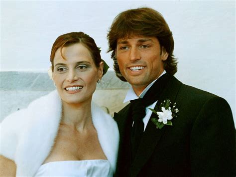 Foto di Simona Ventura e Stefano Bettarini giovani, magari dal loro matrimonio