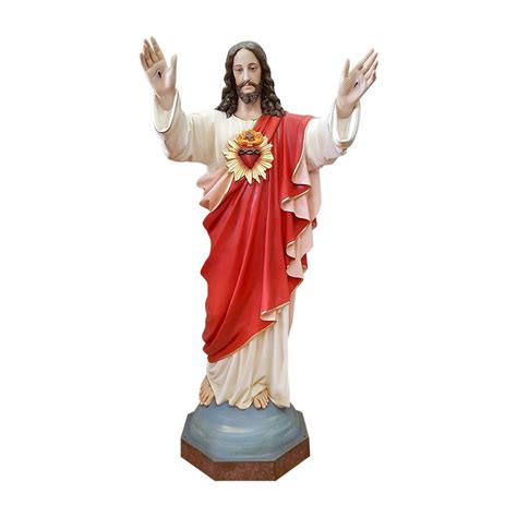 Foto della statua del Sacro Cuore di Gesù con dettagli del manto e del cuore fiammeggiante