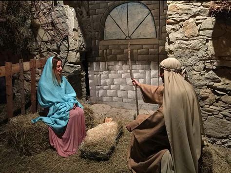 Scena dal presepe vivente con artigiani