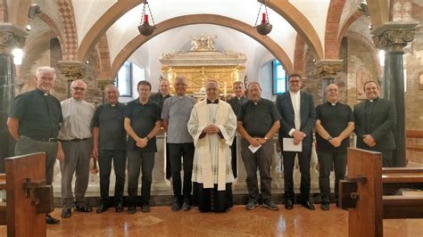 Infografica con il numero annuale di nomine sacerdotali (parroci, vicari, collaboratori) nella Diocesi di Bergamo dal 2012