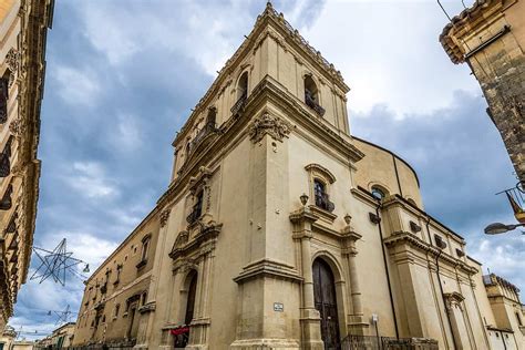 Facciata attuale della Chiesa di Santa Chiara a Noto in Via Pier Capponi