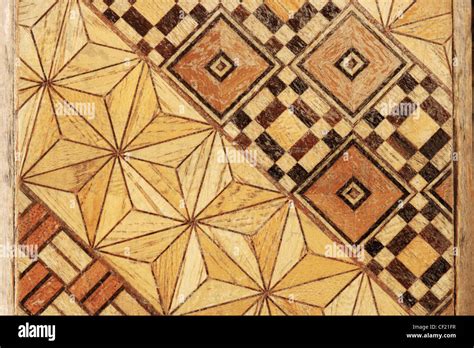 Dettaglio degli intarsi geometrici sul fronte posteriore dell'Altare Maggiore