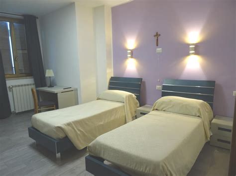 Interno moderno e accogliente della Residenza Santa Rita, con attenzione ai dettagli e alla sicurezza
