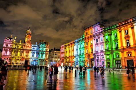 Veduta notturna di Lione illuminata durante la Festa delle Luci