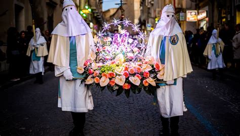 Infografica che mostra le tappe del programma del Perdono: Triduo, processioni e celebrazioni eucaristiche