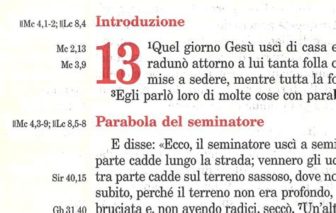 Esempio di pagina di una Bibbia glossata con testo biblico e commenti