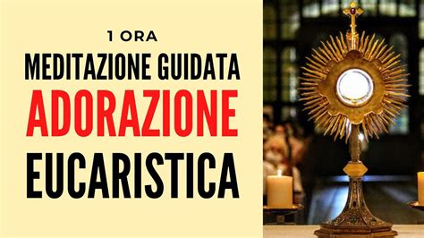 Sacerdote in meditazione in un contesto semplice, in Sicilia