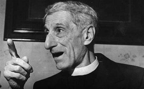 Ritratto fotografico di Don Luigi Sturzo, figura di spicco del cattolicesimo politico italiano.