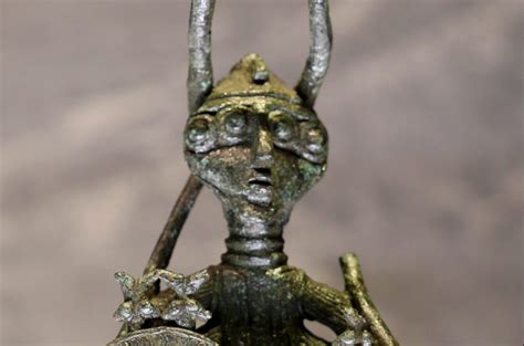 Bronzetto nuragico che potrebbe rappresentare una divinità o un guerriero