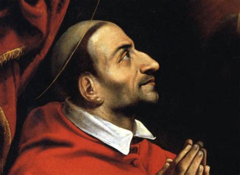 Foto dell'interno del Circolo NOI San Carlo Borromeo con volontari impegnati nelle attività quotidiane.
