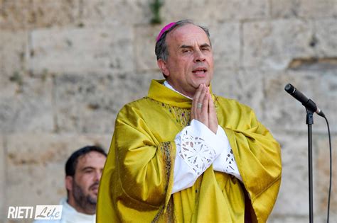 Foto del Vescovo Domenico Pompili durante un'udienza