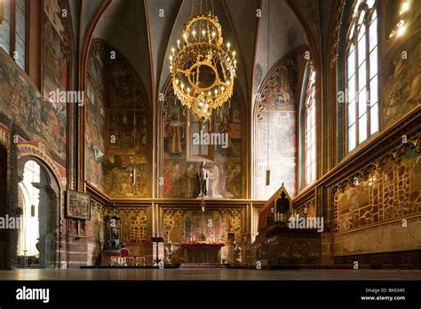 Vetrata di Alfons Mucha nella Cappella Arcivescovile, raffigurante San Venceslao e Santa Ludmilla
