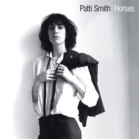 Copertina dell'album Horses di Patti Smith, foto di Robert Mapplethorpe