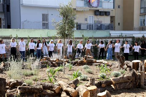 Foto del quartiere Libertà a Bari, con giovani e famiglie