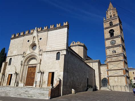Veduta esterna della Basilica Cattedrale di Santa Maria Assunta di Teramo