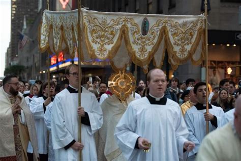 illustrazione di una processione eucaristica