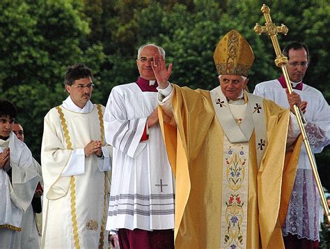 Calice d'argento offerto da Benedetto XVI durante la sua visita pastorale a Cipro nel 2010